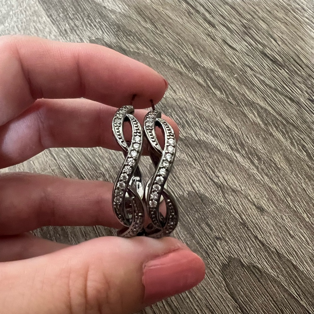 Melania Clara Earrings - By Alexa Rae
Soho earrings 
Comes in bag